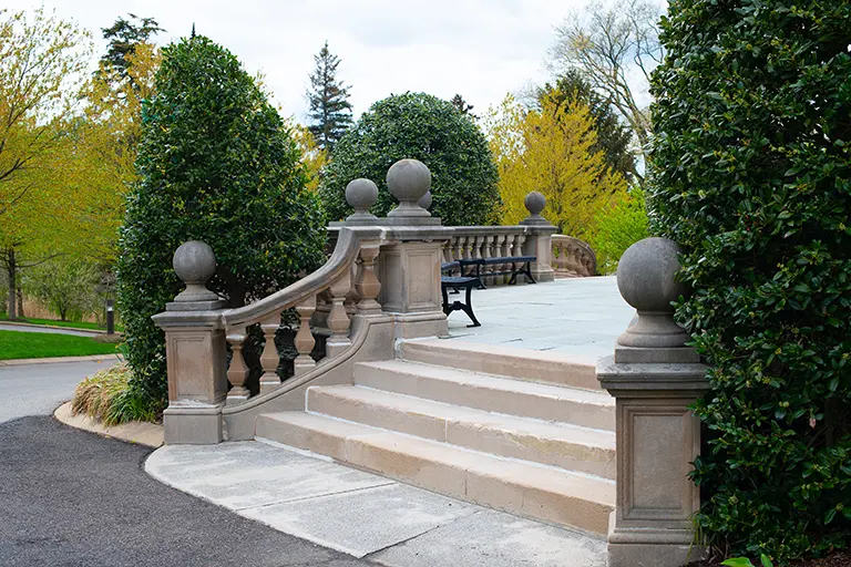 Schöne Treppe im Park